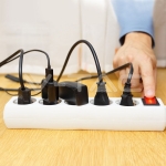 5 Гнезда Разклонител с Ключ Кабел 1.5м Бял