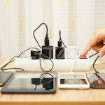 5 Гнезда Разклонител с Ключ Кабел 1.5м Бял