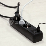 3 Гнезда Разклоните 2USB Кабел 1.5м Черен